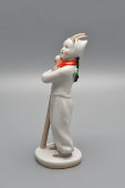 Статуэтка «Девочка с лыжами» (Лыжница), скульптор Г. С. Столбова, фарфор ЛФЗ, 1950-60 гг.