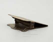 ​Рекламная прищепка «Требуйте пилы завода «Ньюбольдъ» (Ньюболд), Германия для России, начало 20 века​, металл​. 