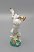 Статуэтка «Заяц с трубой», скульптор Чарушин Е. И., фарфор, анималистика ЛФЗ, 1950-60 гг.