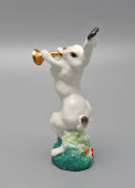 Статуэтка «Заяц с трубой», скульптор Чарушин Е. И., фарфор, анималистика ЛФЗ, 1950-60 гг.