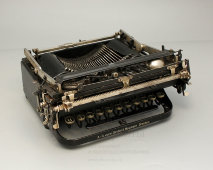 Портативная раскладная печатная (пишущая) машинка «Erika» (Эрика), фирма Seidel&Naumann, Дрезден, Германия, 1920-е