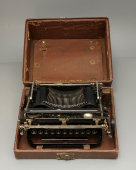 Портативная раскладная печатная (пишущая) машинка «Erika» (Эрика), фирма Seidel&Naumann, Дрезден, Германия, 1920-е