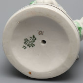 Статуэтка «Девочка с курами», скульптор Н. А. Малышева, фарфор, Дулево, 1954 г.