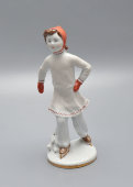 Статуэтка «На катке», cкульптор Велихова С. Б., фарфор, ЛФЗ, 1950-60 гг.