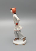 Статуэтка «На катке», cкульптор Велихова С. Б., фарфор, ЛФЗ, 1950-60 гг.