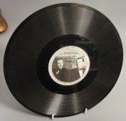 Советская пластинка. В. Бунчиков и В. Нечаев «Черноморская» и И. Шмелев «Солдаты идут», Завод граммпластинок москворецкого района, 1940-е