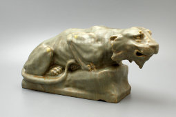 Старинная декоративная скульптура «Львица», автор Михолап Н. П., Училище барона А. Л. Штиглица, Россия, 1910-е