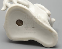 Статуэтка «Юный пограничник с собакой в желтой пилотке», скульптор Столбова Г. С., ЛФЗ, 1950-60 гг.