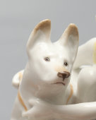 Статуэтка «Юный пограничник с собакой в желтой пилотке», скульптор Столбова Г. С., ЛФЗ, 1950-60 гг.