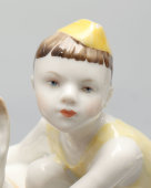 Статуэтка «Юный пограничник с собакой в желтой пилотке», скульптор Столбова Г. С., ЛФЗ, 1950-60 гг.