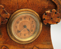 Часы в старинном деревянном корпусе в русском стиле, Россия, 1900-е