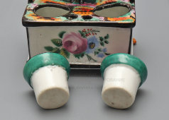 Старинный письменный прибор, чернильница «Девушка с гитарой», фарфор, частный завод Гжели, 1840-е