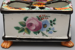 Старинный письменный прибор, чернильница «Девушка с гитарой», фарфор, частный завод Гжели, 1840-е