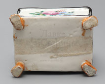 Старинный письменный прибор, чернильница «Девушка с гитарой», фарфор, частный завод Гжели, 1840-е