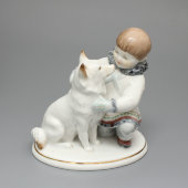 Статуэтка «Мальчик-якут с собакой», скульптор С. Б. Велихова, ЛФЗ, 1950-е