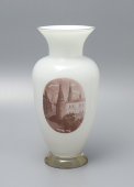 Настольная декоративная ваза «Московский Кремль», молочное стекло, ЛЗХС, 1950-е