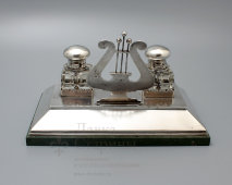 Антикварный письменный прибор «Лира»: чернильница, пресс-папье, серебро 84 пробы, мраморное основание, Россия, 19 век