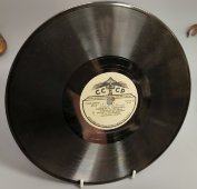 Исп. К. А. Лазаренко. «Танцевать, танцевать» и «Не обижай меня». Апрелевский завод, 1950е гг. 