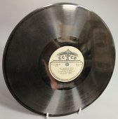 Исп. К. А. Лазаренко. «Танцевать, танцевать» и «Не обижай меня». Апрелевский завод, 1950е гг. 