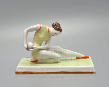 Фигурка «Гимнастка с мячом», скульптор Таёжная О. П., фарфор Дулево, 1959 г.