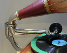 Старинный граммофон фабрики братьев Пате, труба с цветочным орнаментом, Одесса, н. 20 в.