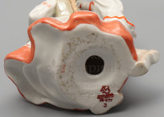 Статуэтка «Белорусский танец» (Лявониха), скульптор Малышева Н. А., фарфор, Дулево, 1963 г.