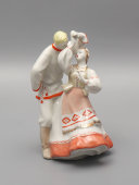 Статуэтка «Белорусский танец» (Лявониха), скульптор Малышева Н. А., фарфор, Дулево, 1963 г.
