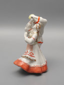 Статуэтка «Белорусский танец» (Лявониха), скульптор Малышева Н. А., фарфор, Дулево, 1963 г.