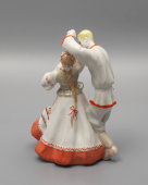 Статуэтка «Белорусский танец» (Лявониха), скульптор Малышева Н. А., фарфор, Дулево, 1963 г.