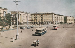 Фотоиллюстрация в паспарту «Жилые дома на площади Бируни», автор Я. М. Босин, Ташкент, 1959 г.