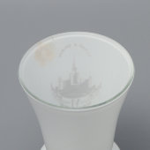 Настольная декоративная ваза «За мир и дружбу. VI Всемирный фестиваль молодежи и студентов», молочное стекло, ЛЗХС, 1950-е