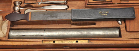 Большой старинный набор медицинских инструментов врача-хирурга в деревянном кейсе, компания «Дом Шарьер Коллен», Париж, Франция, г. Париж, 1900-й г.