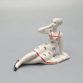 Статуэтка «Девушка с книгой» (На отдыхе), скульптор С. И. Вайнштейн-Машурина (Асерьянц), фарфор, Сысертский завод, 1960-70 гг.