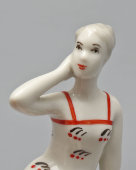 Статуэтка «Девушка с книгой» (На отдыхе), скульптор С. И. Вайнштейн-Машурина (Асерьянц), фарфор, Сысертский завод, 1960-70 гг.