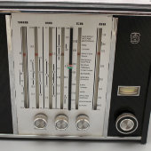 Сетевой транзисторный переносной радиоприемник «Рига — 104» с ДВ, СВ, КВ и УКВ диапазонами, Рига, СССР, 1970-е