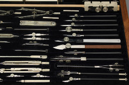 Большой набор инструментов для черчения, готовальня «Präcision» (Точность), фирма Е. O. Richter&Co, Берлин
