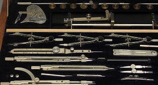 Большой набор инструментов для черчения, готовальня «Präcision» (Точность), фирма Е. O. Richter&Co, Берлин