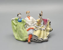 Фигурка «Танец дружбы», скульптор Чечулина Г. Д., фарфор, Дулево, 1957 г.