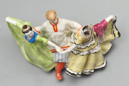 Фигурка «Танец дружбы», скульптор Чечулина Г. Д., фарфор, Дулево, 1957 г.