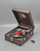Патефон чемоданного типа, модель МГ-3, артель «Граммофон», г. Ленинград, Цетрпромсовет СССР, 1954-55 гг.