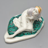 Комплект статуэток «Танцовщик П. А. Гусев в партии хана Гирея и балерина В. П. Васильева в партии Марии​ в балете «Бахчисарайский фонтан», скульптор Киселев А. А., фарфор,​ ЛЗФИ, 1956-67 гг.