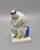 Комплект статуэток «Танцовщик П. А. Гусев в партии хана Гирея и балерина В. П. Васильева в партии Марии​ в балете «Бахчисарайский фонтан», скульптор Киселев А. А., фарфор,​ ЛЗФИ, 1956-67 гг.