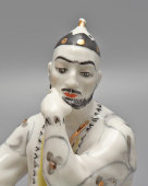 Комплект статуэток «Танцовщик П. А. Гусев в партии хана Гирея и балерина В. П. Васильева в партии Марии​ в балете «Бахчисарайский фонтан», скульптор Киселев А. А., фарфор,​ ЛЗФИ, 1956-67 гг.