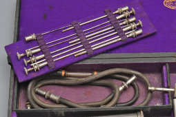 Старинный медицинский аспиратор Дьёлафуа (Aspirateur de Dieulafoy), оригинальный футляр, Франция, кон. 19 в.