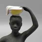 Статуэтка «Африка», скульпторы Столбова Г. С., Орлова Л. Ф., фарфор ЛФЗ, 1960-е