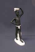 Статуэтка «Африка», скульпторы Столбова Г. С., Орлова Л. Ф., фарфор ЛФЗ, 1960-е