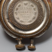 Старинная рабочая зажигалка со вставленными царскими монетами 15 копеек 1905 года, сталь, серебро, Россия, 1900-е