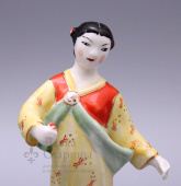 Статуэтка «Китаянка с цветком», Дмитровский фарфоровый завод в Вербилках, 1950-60 гг., скульптор Артамонова О. С.
