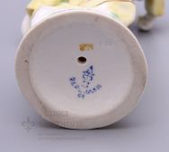 Фигурка «Китаянка с цветком», Дмитровский фарфоровый завод в Вербилках, 1950-60 гг., скульптор Артамонова О. С.,​ фарфор. 