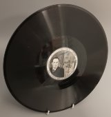 Советская пластинка с медленными танцами «Сядь со мною рядом» (исп. Г.П. Виноградов) и «Мне бесконечно жаль» (исп. Иван Шмелев), Завод граммпластинок Москворецкого района, 1940-е